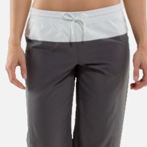 Lululemon Step Lively Crop Size 2 Charcoal Gray and White